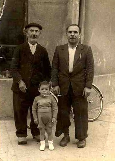 Tres generaciones de carpinteros
