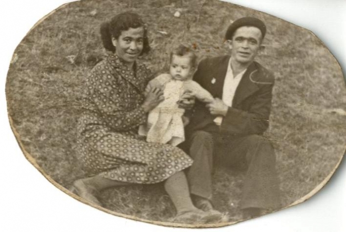 Bernardo Suárez González y sus padres en Riolapiedra 1943