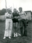 Tres amigas en el Prau de las fiestas de L´Edrau,1967