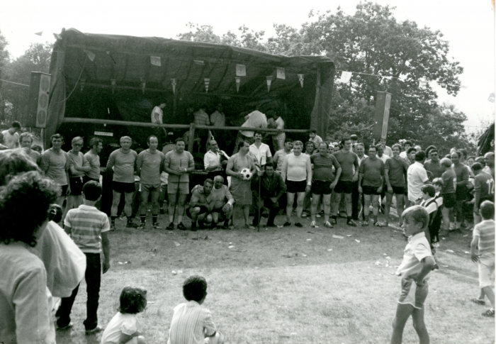 Equipos formándose antes del partido, 1971-72