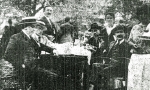 Festejando con los amigos, 1924