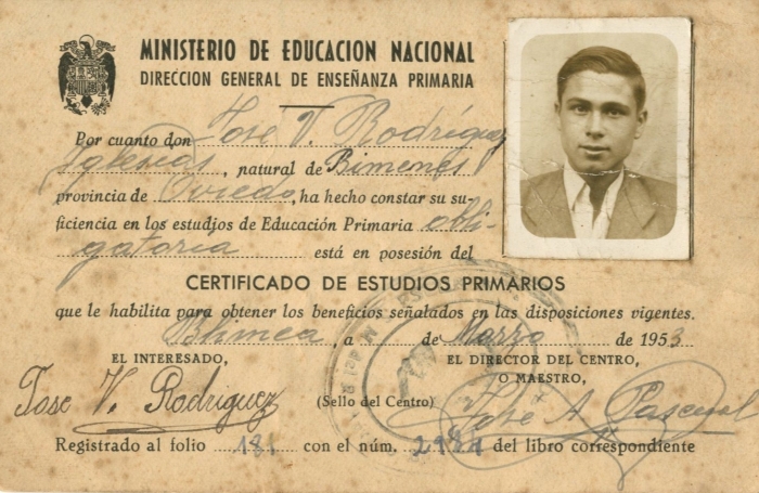 Certificado de estudios primarios de Don  José Vicente Rodríguez Iglesias.