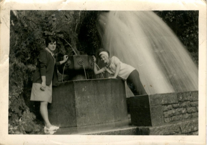 Mari Nieves y Feli en Covadonga, década de 1960
